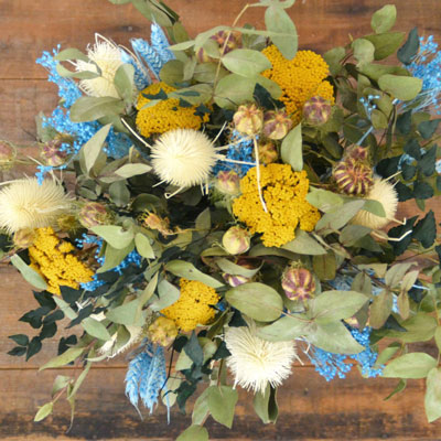 Ramo De Flores Preservadas Con Toques Azules eucaliptus Y Flores Silvestres  
